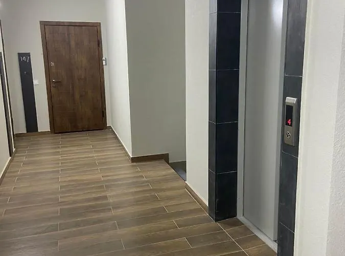 семицвіт House з кондиціонером شقة