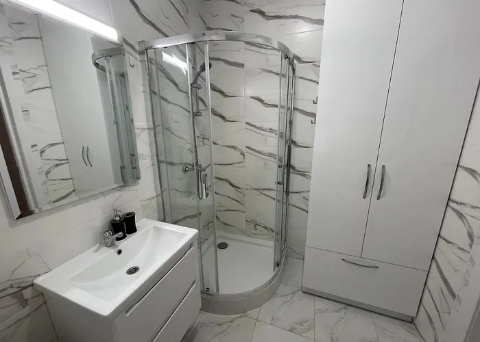 семицвіт House з кондиціонером شقة